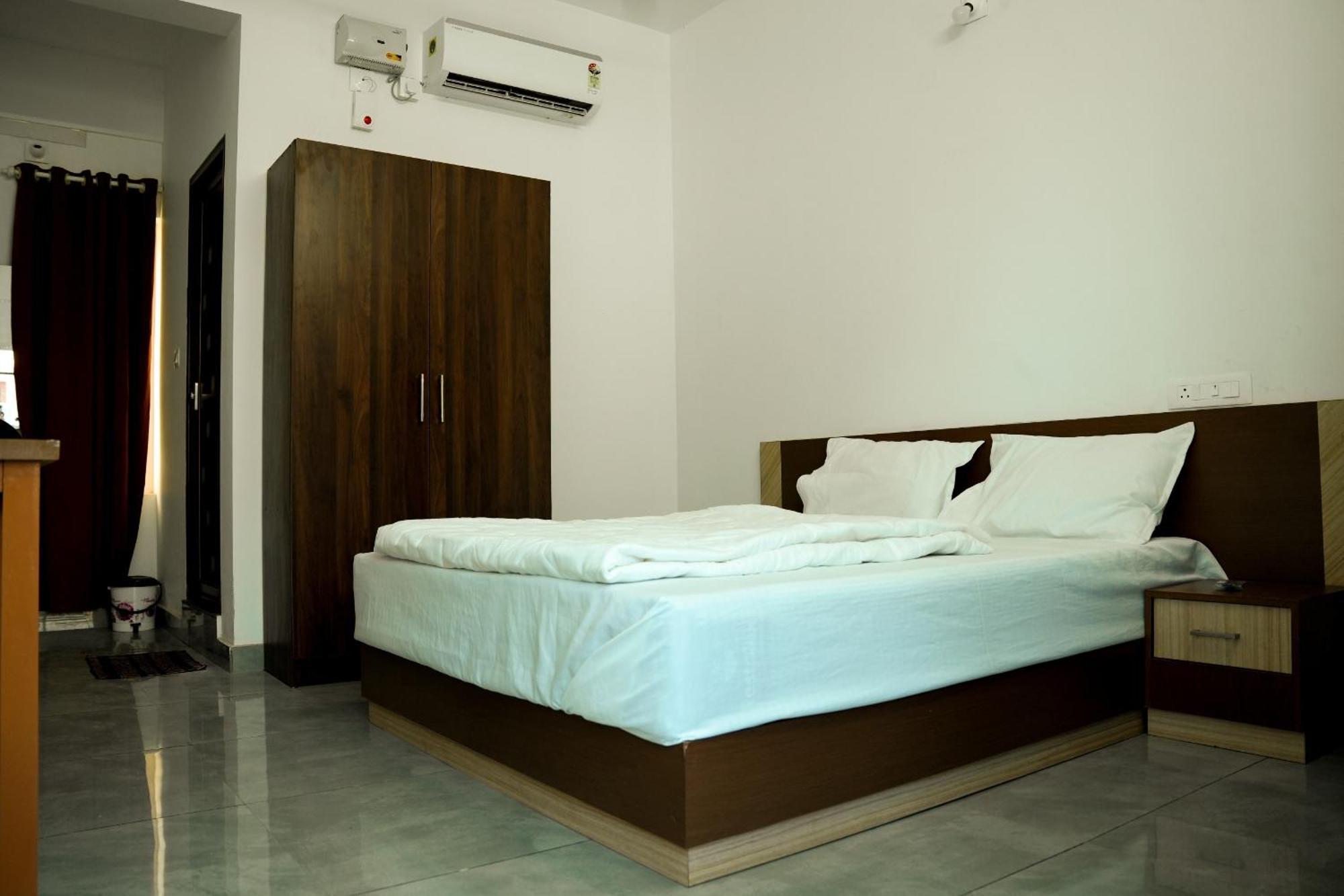 Hotel Jayalakshmi Residency Vaduvanchal Exteriér fotografie